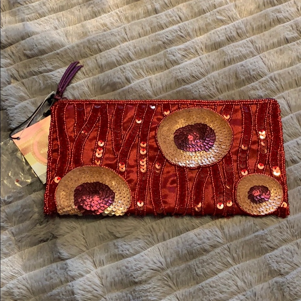Elissa Bloom clutch